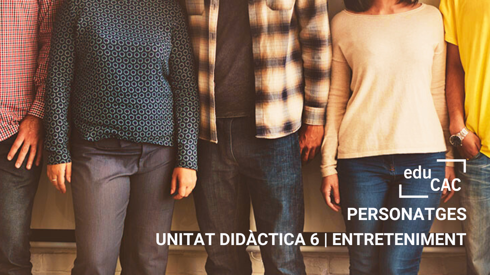 cosos de nois i noies posant 
