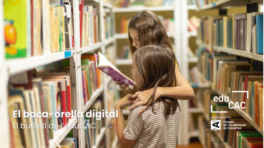 nenes llegint llibres en una llibreria