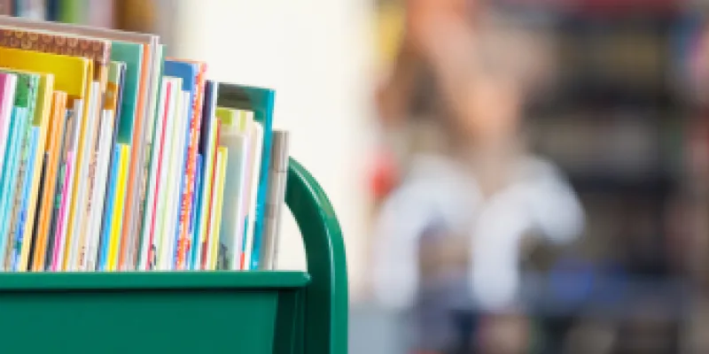 NOTICIA EDUCAC PANTALLES I LLIBRES