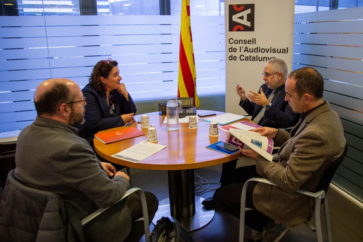 FOTO REUNIÓ PRESIDÈNCIA MITJANS LOCALS